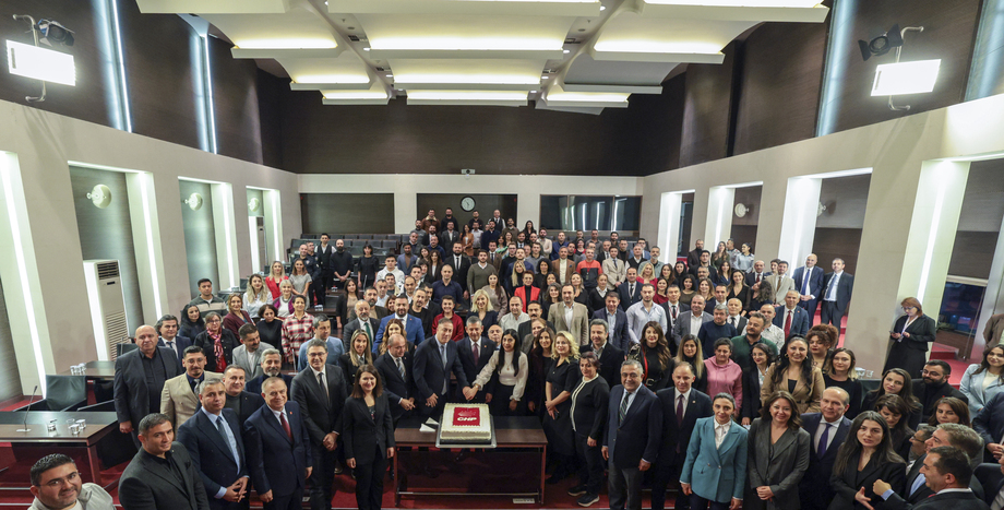 Cumhuriyet Halk Partisi Genel Başkanı Özgür Özel, CHP Personelinin Yeni Yılını Kutladı