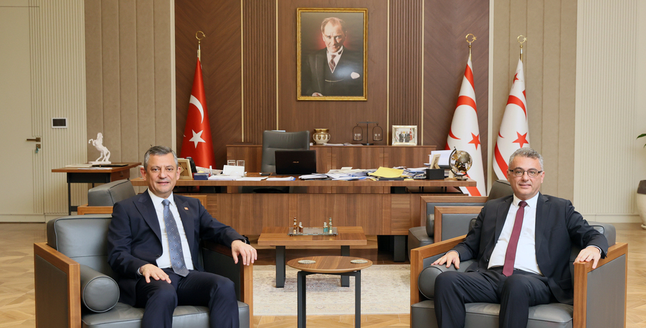 CHP Lideri Özgür Özel, KKTC Cumhurbaşkanı Tufan Erhürman ile Bir Araya Geldi