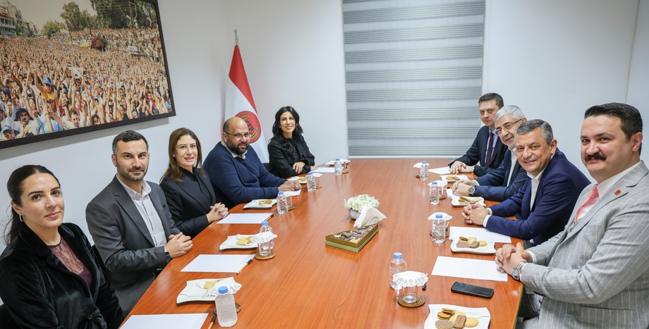 CHP Lideri Özgür Özel, KKTC'de CTP Genel Başkanı Sıla Usar İncirli’yle Bir Araya Geldi