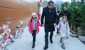 Özgür Özel,CHP Lideri,Ferdi Zeyrek,Manisa Büyükşehir Belediye Başkanı,Elif ve Zeynep Zeyrek,Manisa