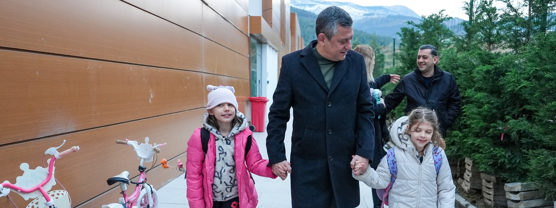 Özgür Özel,CHP Lideri,Ferdi Zeyrek,Manisa Büyükşehir Belediye Başkanı,Elif ve Zeynep Zeyrek,Manisa