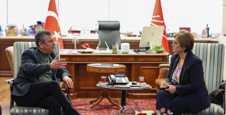 Özgür Özel,CHP,BBC Türkçe,Özgür Özel BBC röportajı,Kürt sorunu,Kürt sorunu nasıl çözülür,demokratikleşme,CHP Kürt sorunu çözüm önerisi,Türkiye’de demokrasi,Özgür Özel Kürt meselesi,yeni anayasa tartışmaları,Özgür Özel son dakika,CHP genel başkanı açıklamaları,Kürt seçmen, toplumsal barış,yerel yönetimler,parlamenter sistem