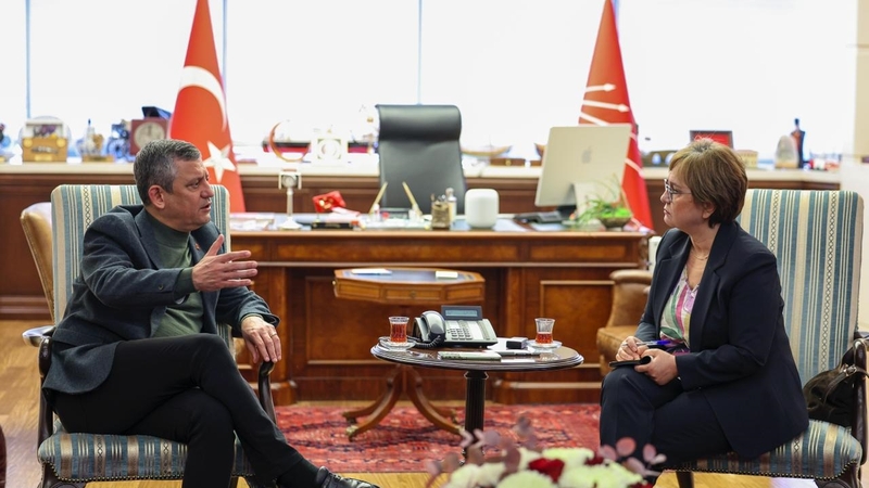 Özgür Özel,CHP,BBC Türkçe,Özgür Özel BBC röportajı,Kürt sorunu,Kürt sorunu nasıl çözülür,demokratikleşme,CHP Kürt sorunu çözüm önerisi,Türkiye’de demokrasi,Özgür Özel Kürt meselesi,yeni anayasa tartışmaları,Özgür Özel son dakika,CHP genel başkanı açıklamaları,Kürt seçmen, toplumsal barış,yerel yönetimler,parlamenter sistem