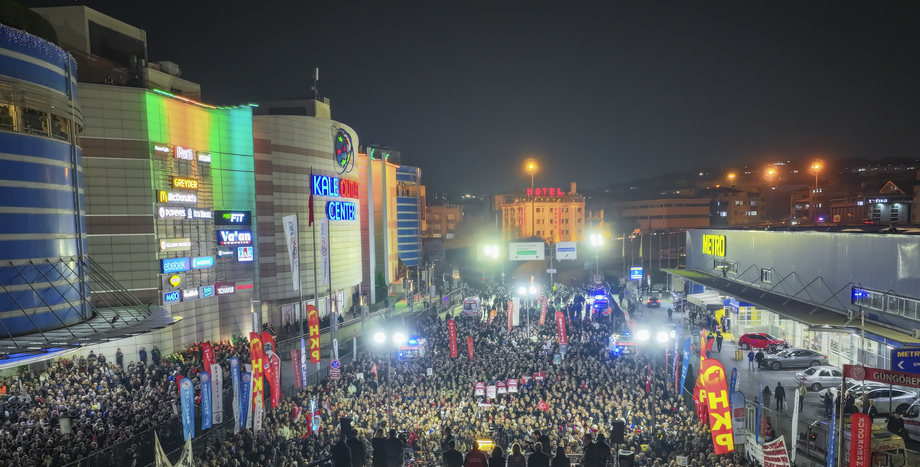 CHP Genel Başkanı Özgür Özel: “Vakit Sokakta Olma, Vakit Ayakta Olma, Vakit Mücadele Etme Vaktidir”