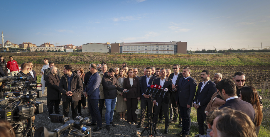 CHP Lideri Özel: "1000 Odalı Sarayın Hangi Odasını Açsa Karşısındayım; Beni İzlediğini Biliyorum, İzlemeye Devam Etsin"