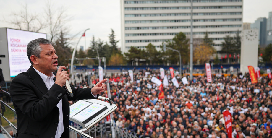 CHP Lideri Özgür Özel: “Tek Adam Yine Kaybedecek, Yurttaş Yine Bütçe Hakkını Söke Söke Alacak”