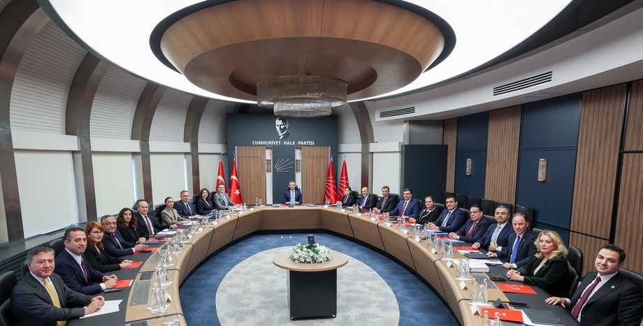 CHP Genel Başkanı Özgür Özel, Merkez Yönetim Kurulu Toplantısına Başkanlık Etti