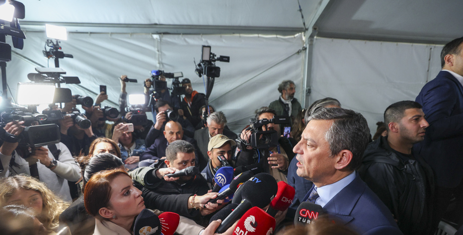 Cumhuriyet Halk Partisi Genel Başkanı Özgür Özel: “Millet, Darbeyi Dayanışma Sandıklarında Püskürtmektedir”