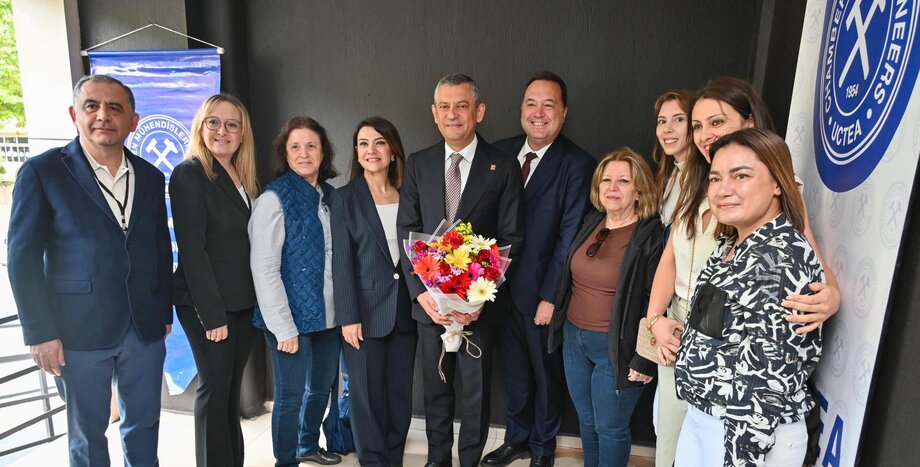 CHP Lideri Özgür Özel: "Tüm Meslektaşlarımın 14 Mayıs Eczacılık Günü'nü Kutluyorum"