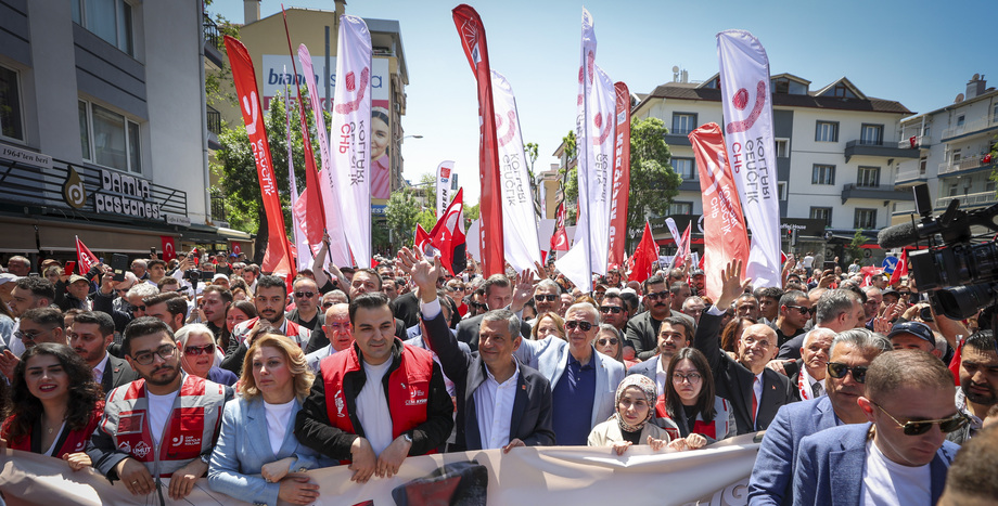 CHP Lideri Özgür Özel:  “Bu Akşam Saat 19.19’da İzmir Gündoğdu Meydanı’nda Cumhuriyet’e, Gazi’nin Emanetine Sahip Çıkacağız”
