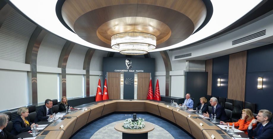 CHP Genel Başkanı Özgür Özel, Fransız Senatörleri Kabul Etti