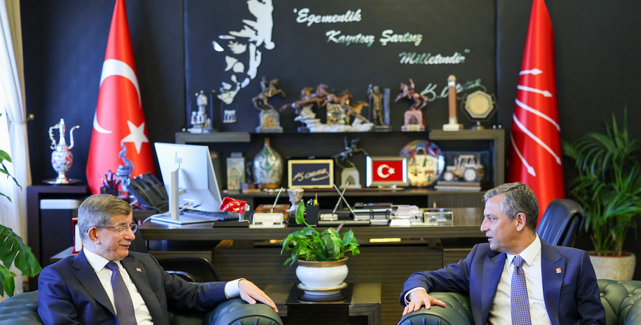 CHP Genel Başkanı Özgür Özel, Gelecek Partisi Genel Başkanı Ahmet Davutoğlu ile Bir Araya Geldi