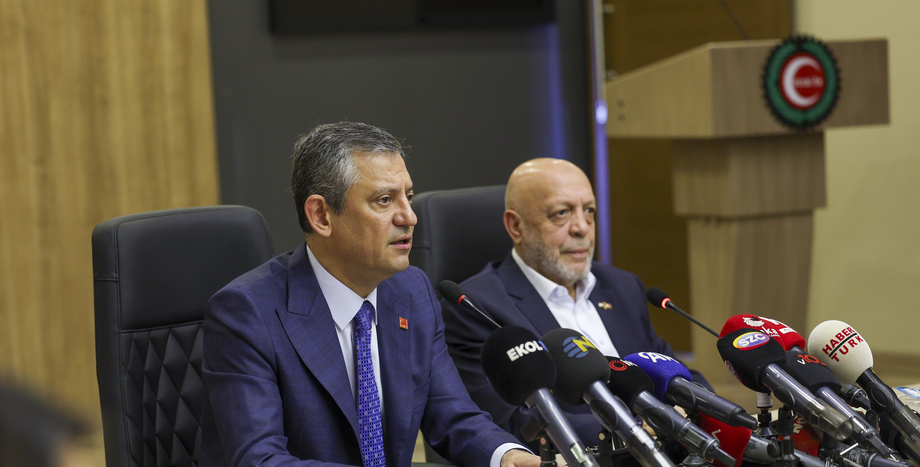 Cumhuriyet Halk Partisi Genel Başkanı Özgür Özel: “Haziran Boyunca Asgari Ücrete Zammı Konuşup Mutlaka Almalıyız”