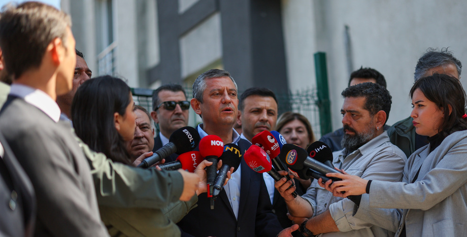 CHP Genel Başkanı Özgür Özel: “Atılan Yumruk, Siyasette Şiddeti Savunanları Mahçup Eder”