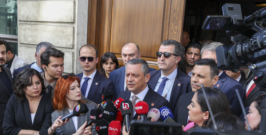 Cumhuriyet Halk Partisi Genel Başkanı Özgür Özel: “Bu Akşam Hep Birlikte Beyazıt Meydanındayız”