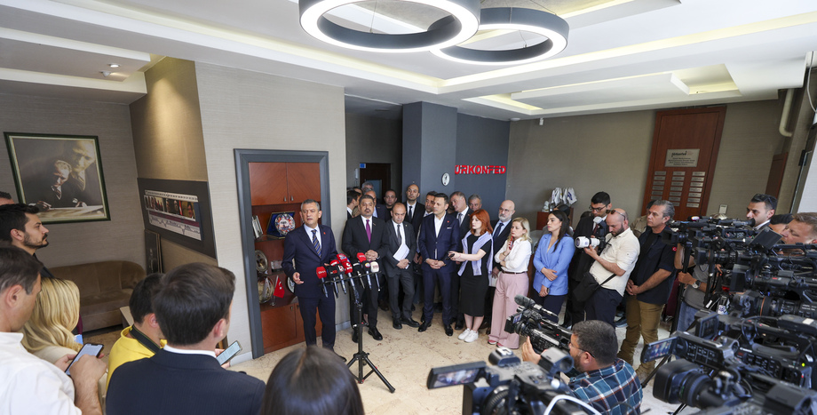 Cumhuriyet Halk Partisi Genel Başkanı Özgür Özel: “Bu Ülkeyi Sırtında Taşıyanlar İflasa Sürüklendi”