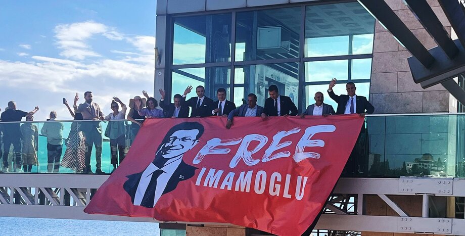 CHP Lideri Özgür Özel: "Ekrem İmamoğlu’nun Posterlerini İstanbul’da Yasakladınız, Biz Tüm Türkiye’ye Astık"
