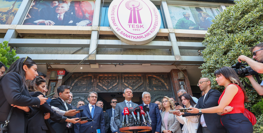 Cumhuriyet Halk Partisi Genel Başkanı Özgür Özel: “Enflasyon Canavarı Asgari Ücret Zammını Yuttu Bile”