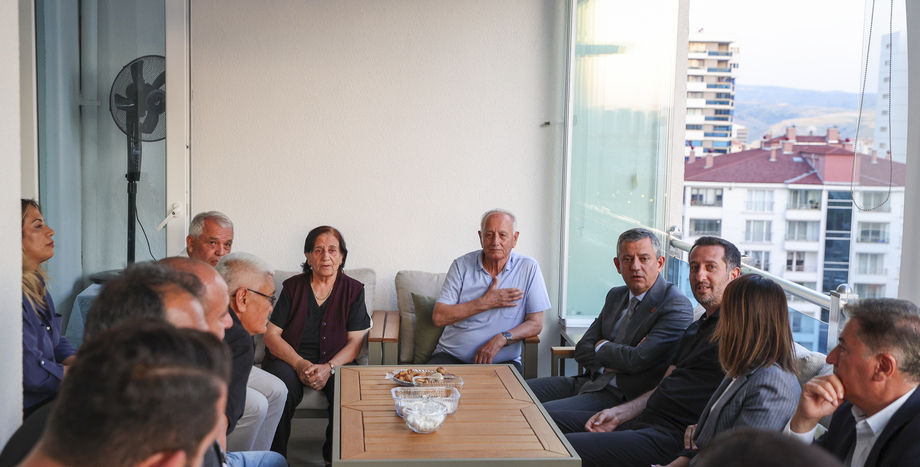 CHP Genel Başkanı Özgür Özel'den PM Üyesi Ali Haydar Hakverdi’ye Taziye Ziyareti