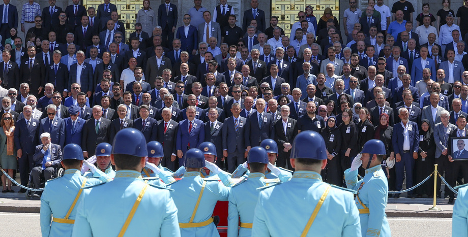 CHP Genel Başkanı Özgür Özel, İsmail Bilen’in Cenaze Törenine Katıldı