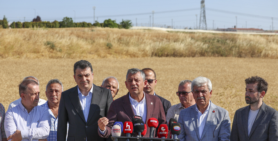 CHP Lideri Özgür Özel: “Allah Hiç Kimseyi Partililerin, Milletin Gönlünde Butlan Olacak Pozisyona Düşürmesin”