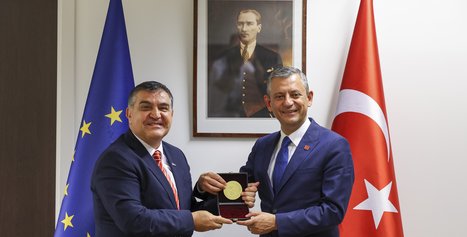 CHP Genel Başkanı Özgür Özel, Brüksel’de Büyükelçi Faruk Kaymakçı’yı Ziyaret Etti