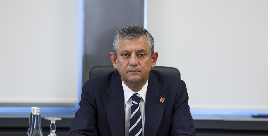 CHP Lideri Özgür Özel’den RTÜK'ün Cezalarına Tepki: “Demokrasinin Kıymetini Bilmezseniz Bu Ülkenin Sonu Felaket Olur”