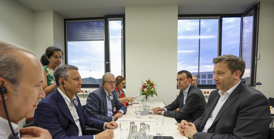 CHP Genel Başkanı Özgür Özel, Berlin’de SPD Eş Genel Başkanı Lars Klingbeil ile Bir Araya Geldi