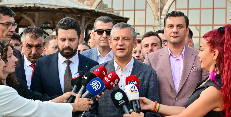CHP Lideri Özgür Özel: “Hepimizin Bayram Gibi Bayramlara Kavuşacağı Yarınları Diliyorum”