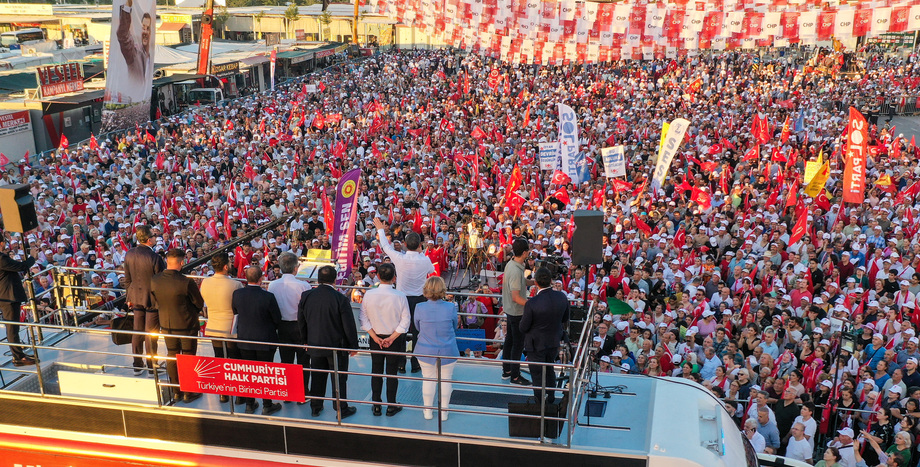 CHP Lideri Özgür Özel: "Türkiye’nin Birinci Partisi CHP'yi Kimseye Aşağılatmam, Senin Alnını Karışlarım"