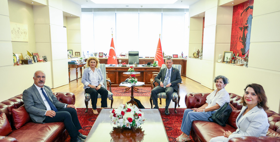 CHP Genel Başkanı Özgür Özel, KESK Heyetini Kabul Etti