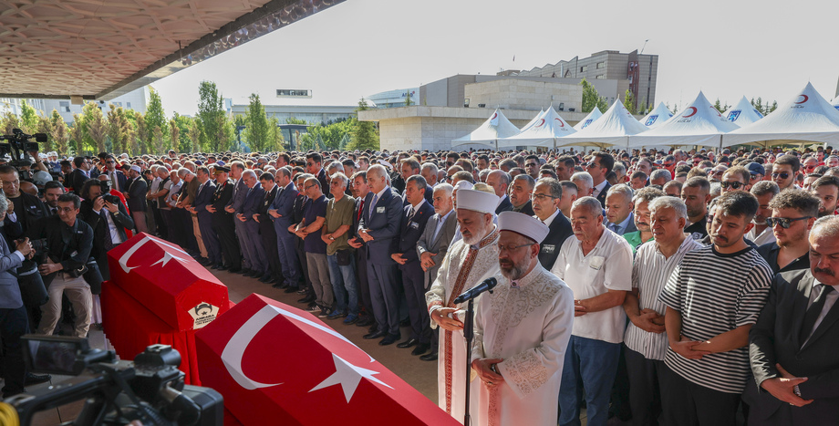 CHP Lideri Özgür Özel, Şehit AKUT Gönüllülerinin Cenaze Törenine Katıldı
