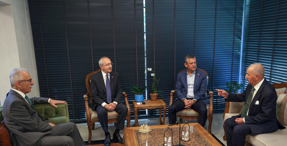 CHP Genel Başkanı Özgür Özel, Kemal Kılıçdaroğlu’na Taziye Ziyaretinde Bulundu