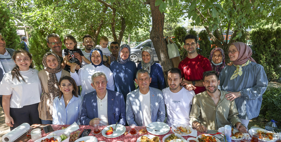 Cumhuriyet Halk Partisi Genel Başkanı Özgür Özel, Ankara'da...