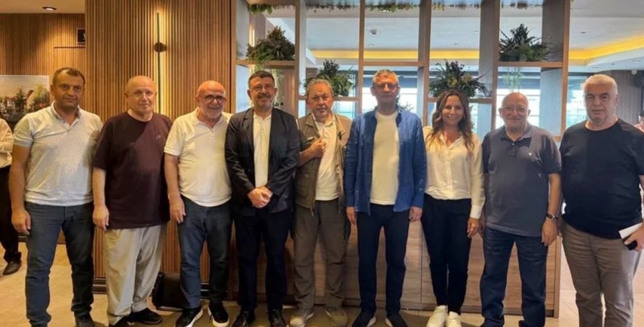 CHP Lideri Özgür Özel Ekonomim’e Konuştu: “Vatandaş, ‘CHP Gelirse Ekonomi Düzelir, Bizi AB’ye Tam Üye Yapar’a İnanacak”