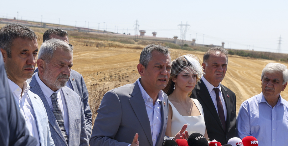 CHP Lideri Özgür Özel: “Ak Toroslar Çetesi Birbirine Girmiş Durumda, Darbeciler Kaçacak Delik Arıyor”