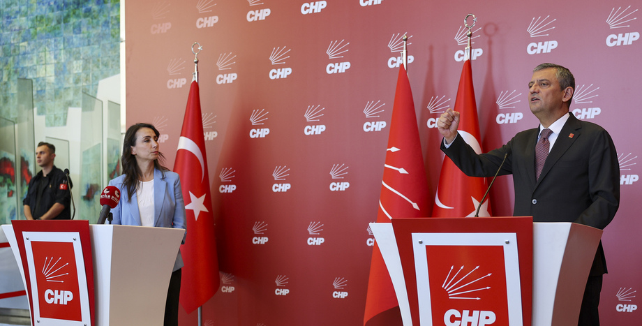 CHP Lideri Özgür Özel: “Meseleyi Vicdani Olarak Dinleyen Kimse, Bu Operasyonların Yolsuzluk Operasyonu Olduğuna İnanmıyor”