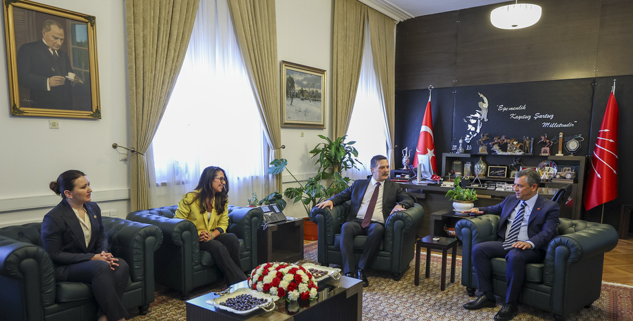 CHP Genel Başkanı Özgür Özel, TİP Genel Başkanı Erkan Baş ile Bir Araya Geldi