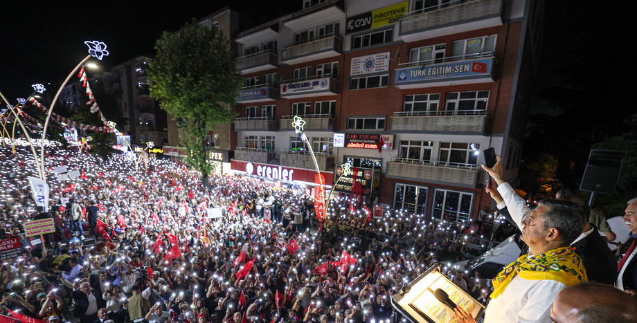 Cumhuriyet Halk Partisi Genel Başkanı Özgür Özel: “AK Parti’nin Kara Düzenine Karşı Omuz Omuza İktidara Yürüyoruz”
