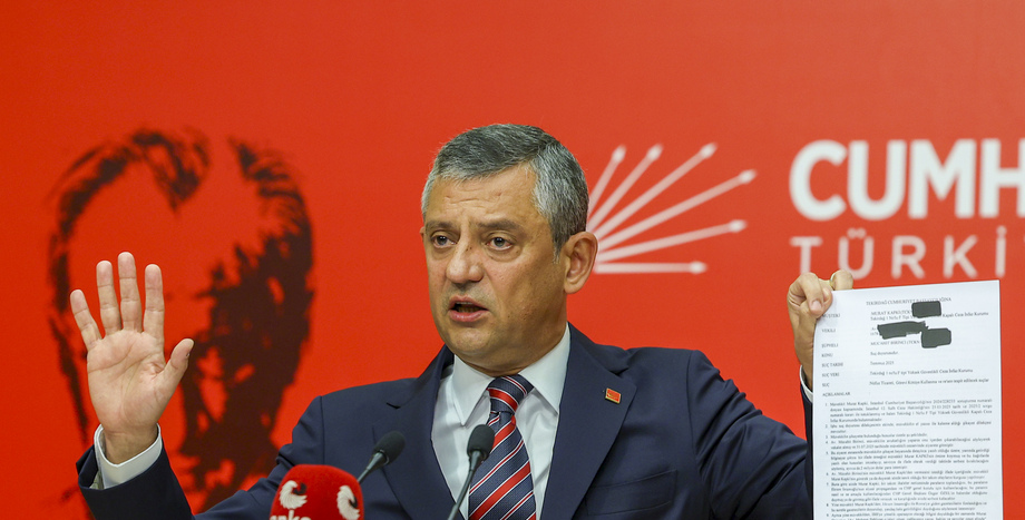 Cumhuriyet Halk Partisi Genel Başkanı Özgür Özel: “Lağım Patlamıştır, Sürdürmeye Çalışan Herkesin Üzerine Bulaşacaktır”
