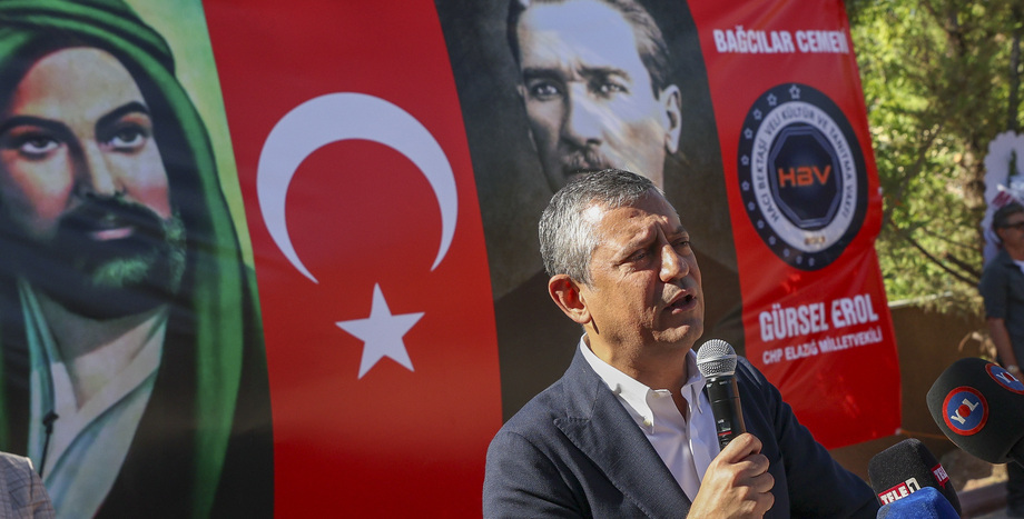 CHP Lideri Özgür Özel: “Yolda Bazı Yolcular Başka Taraflara Sapabilirler, Hepimiz Biliriz Ki Yol Yolcudan Uludur” 