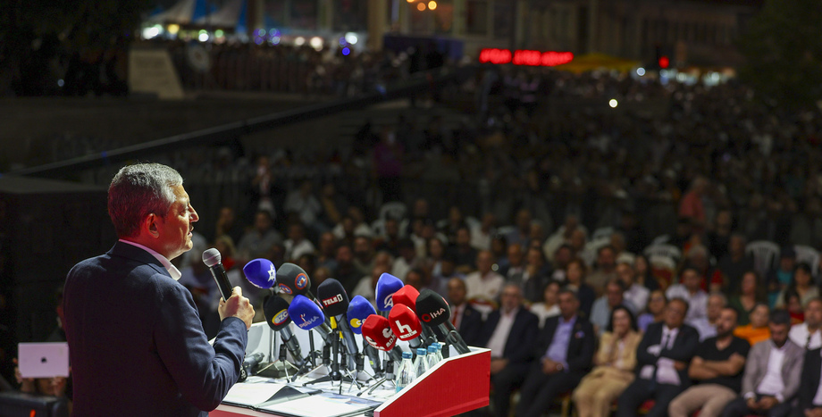 CHP Lideri Özgür Özel: “CHP’nin Genel Başkanı Olarak Dergâhın Önündeki Karadutun Gölgesinde Durmaya Söz Veriyorum”