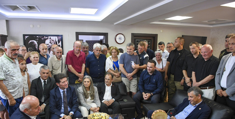 Cumhuriyet Halk Partisi Genel Başkanı Özgür Özel, Trabzon'da...