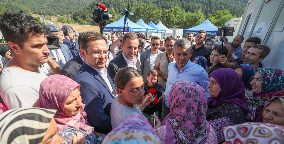 Cumhuriyet Halk Partisi Genel Başkanı Özgür Özel, Balıkesir ve Manisa'da...