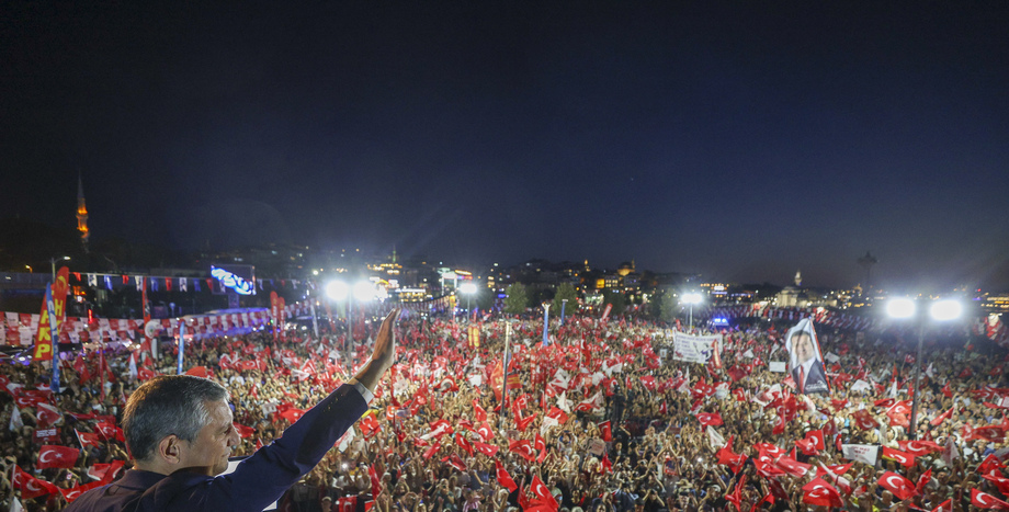 CHP Lideri Özgür Özel: “Yoksulun Hakkını Zenginden Almaya, Senin Hakkını Uzun Adamdan Almaya Geliyoruz”