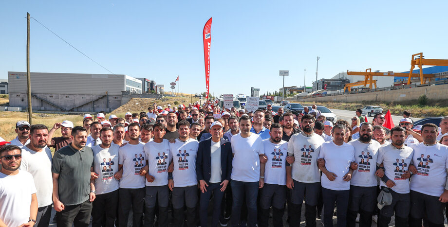 CHP Lideri Özgür Özel: “Dokuz Arkadaşımız Belediye Başkanlarına Sahip Çıkmak İçin Bin 200 Kilometre Yol Yürüyorlar”