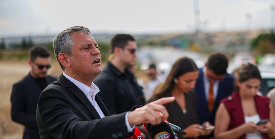CHP Lideri Özgür Özel: “Bütün Anketlerde 50 Yıl Sonra Birinci Çıkıyorken, Moraller Bu Kadar Yüksekken Parti Küçülmez”
