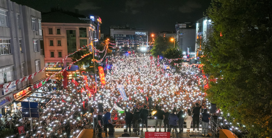 CHP Lideri Özgür Özel: “HSK Kulağının Üstüne Yatıyor, Ak Toroslar Çetesine Yol Veriyor” 