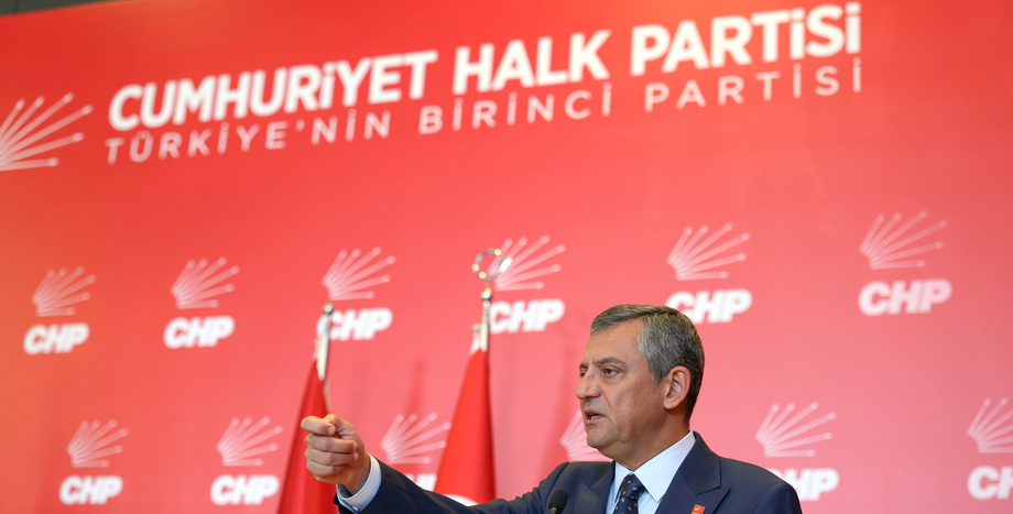 CHP Lideri Özel'den "Kent Uzlaşısı" Davasına Tepki: Birlikte Yaşama, Birlikte Siyaset Yapma İrademiz Hedef Alınmaktadır 