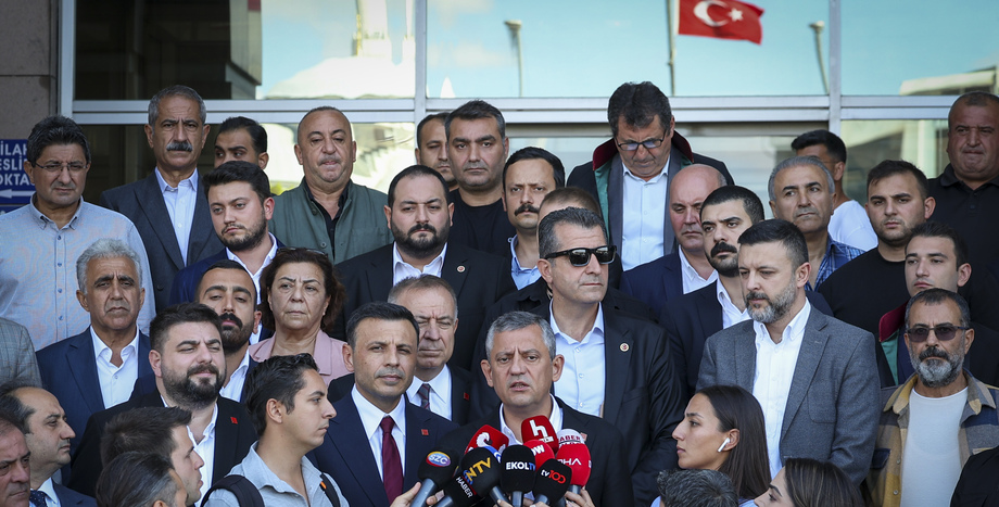 CHP Genel Başkanı Özgür Özel: “Özgür Çelik’e Baş Eğdiremedikleri İçin Kendisini Siyasetten Men Etmeye Çalışıyorlar”